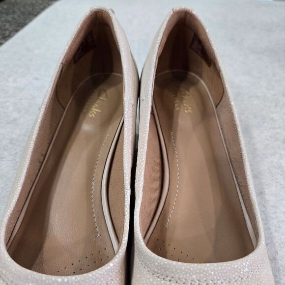 🐢 Clarks Artesian Size 8 2" Wedge Tan - Picture 17 of 17